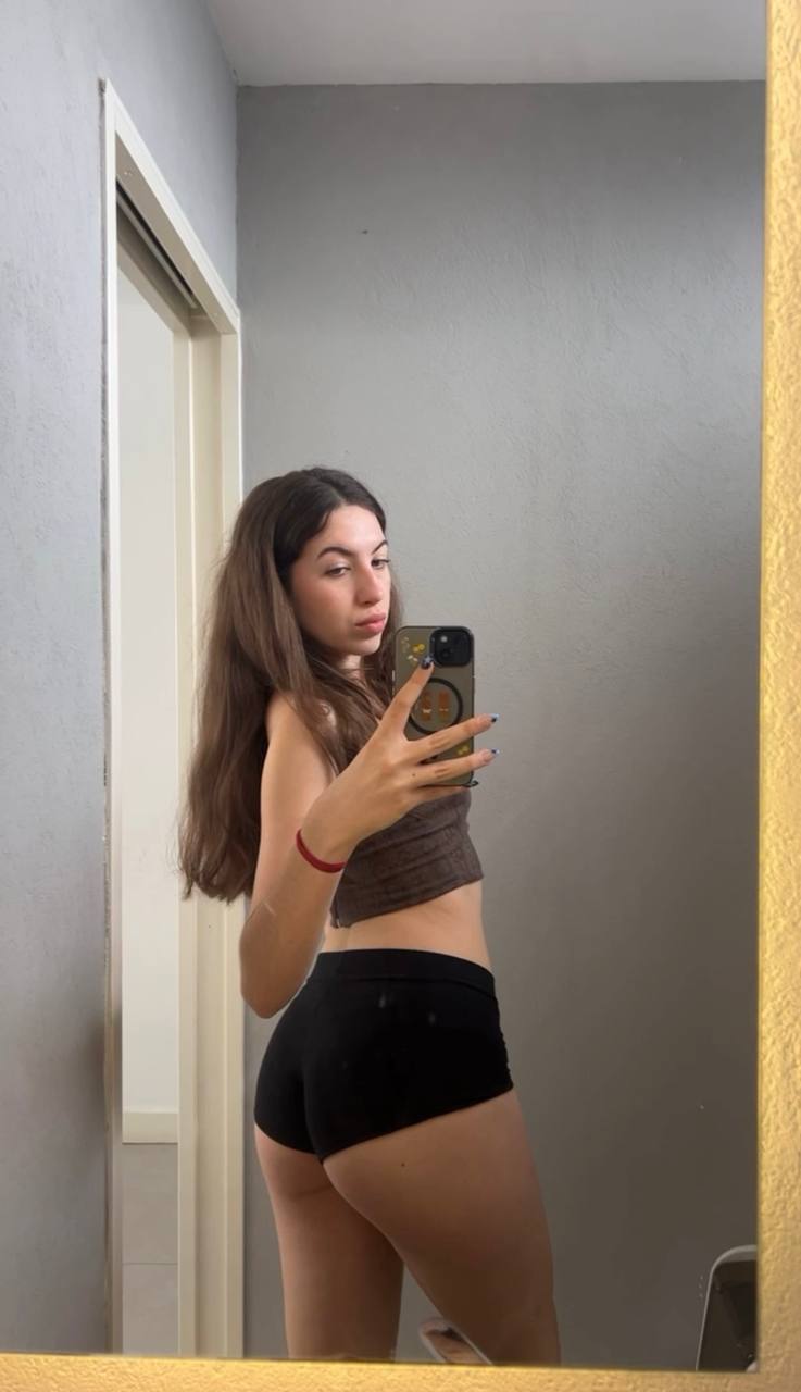 Amber in her underwear in Suwon