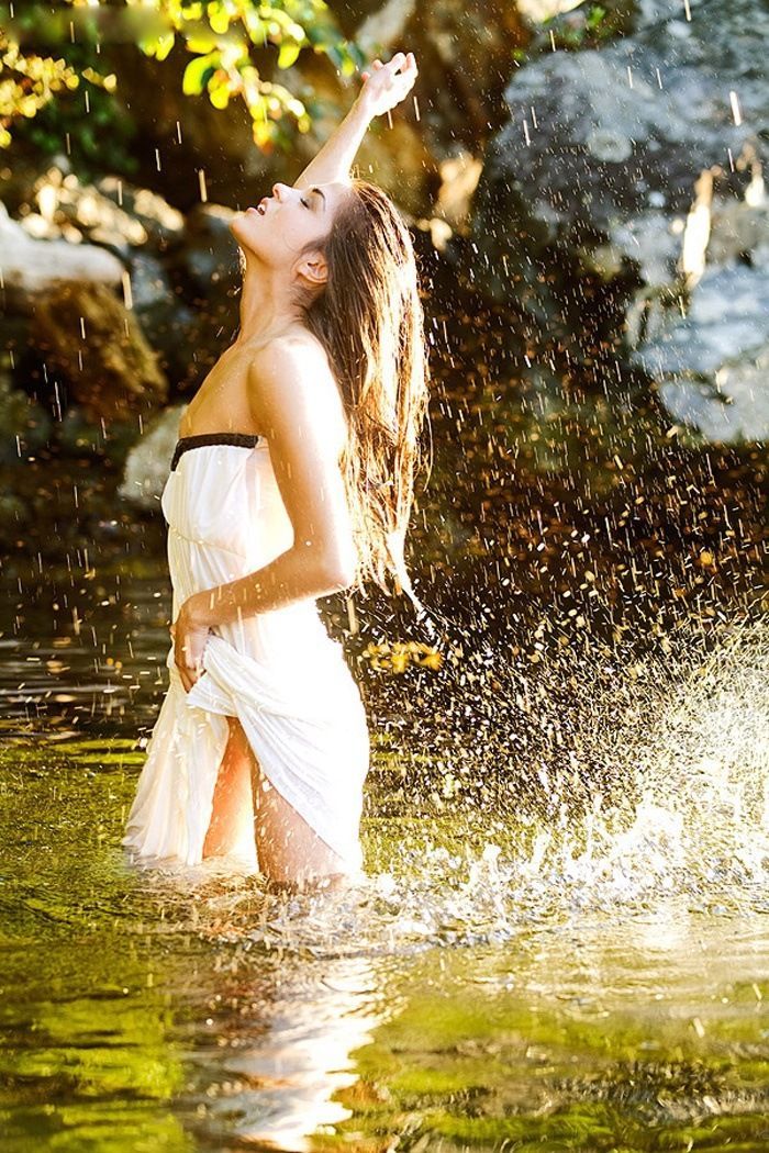 Marie Avgeropoulos in Suwon