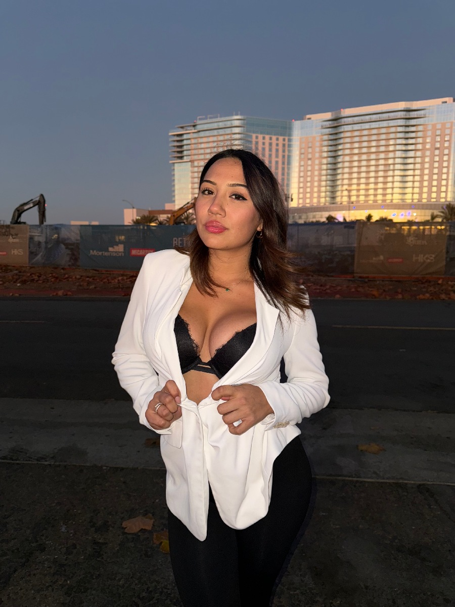 Take a pause and enjoy Ali Cruz — streaming from Suwon