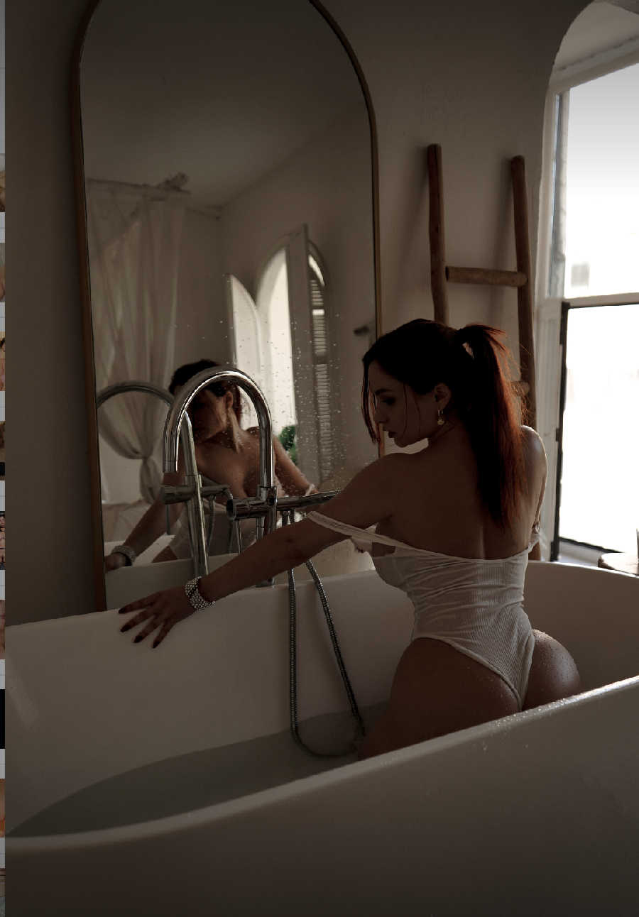 A playful frame from Miranda Faith nude — online in Suwon