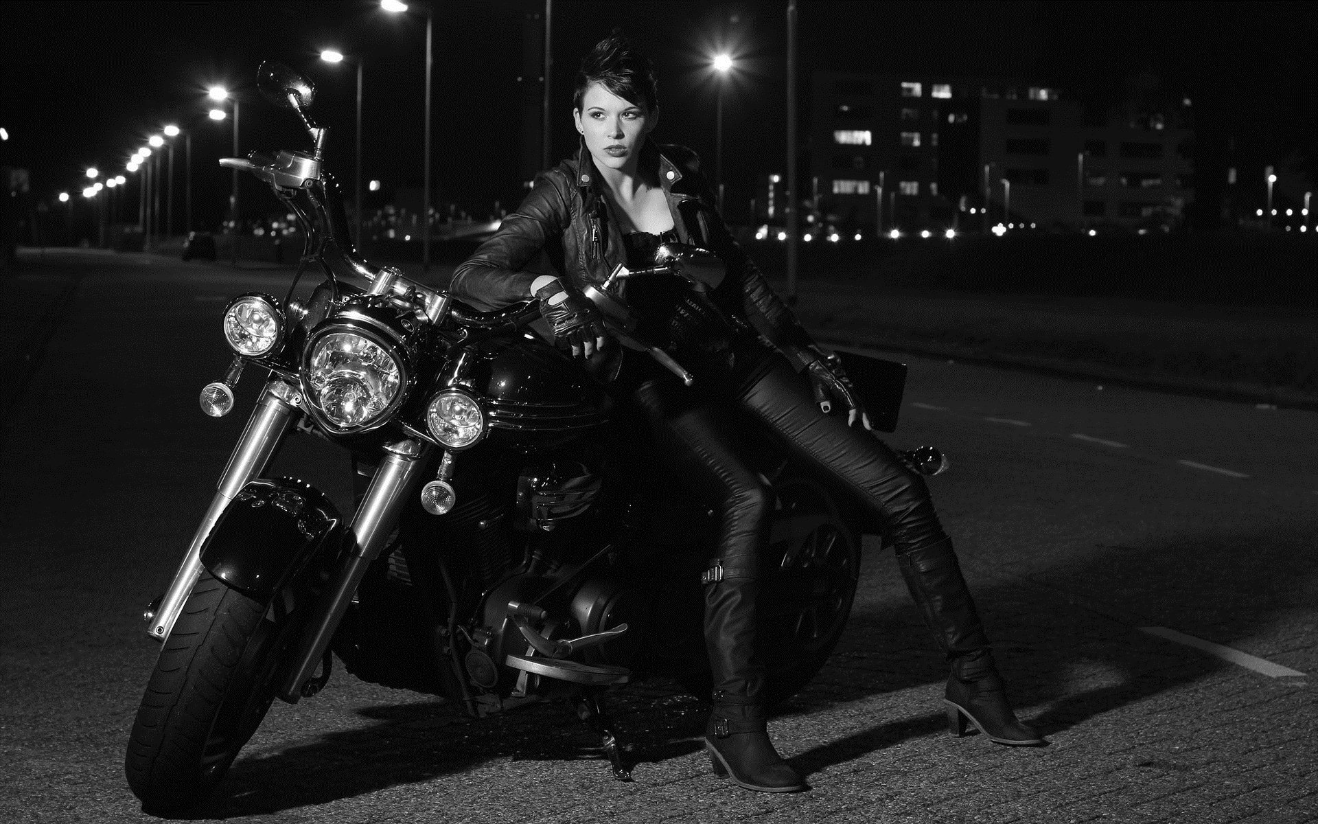 Photo Beautiful girls and motorcycles in Suwon