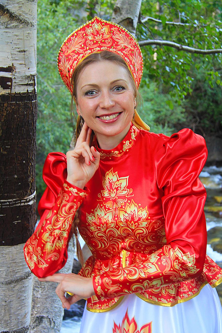 Women in Slavic costumes in Suwon