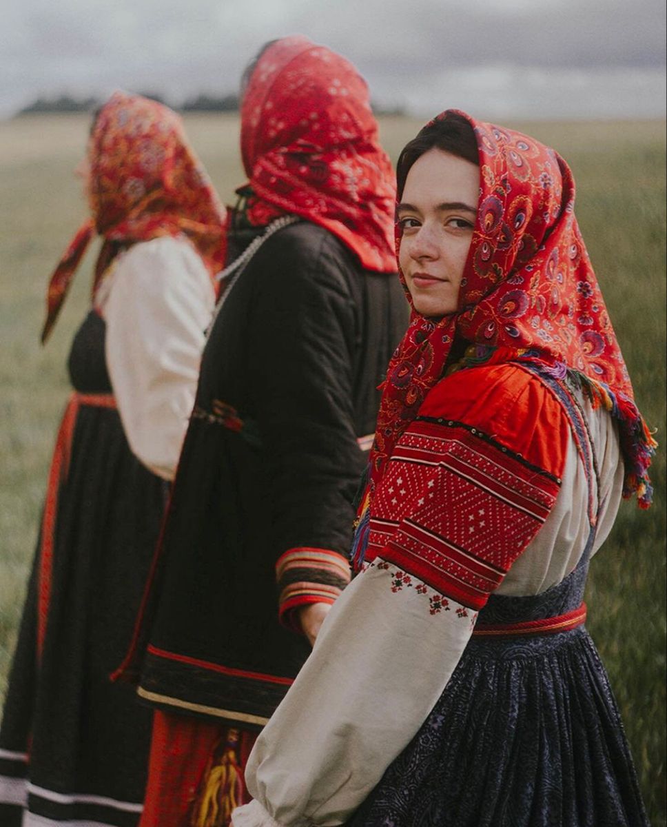 Women in Slavic costumes in Suwon