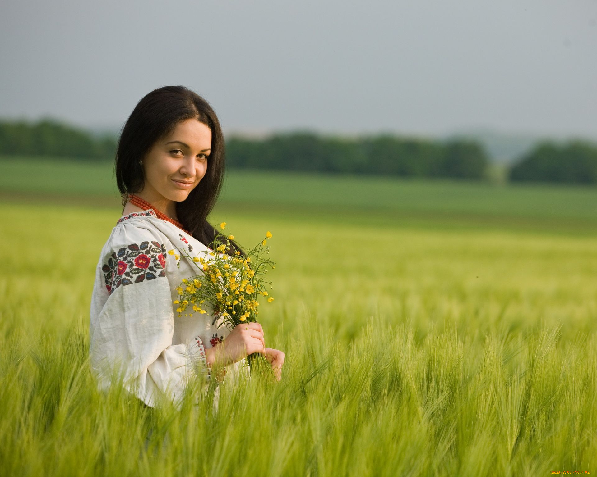 Women in Slavic costumes in Suwon