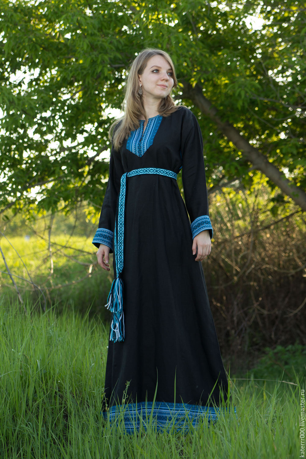 Women in Slavic costumes in Suwon