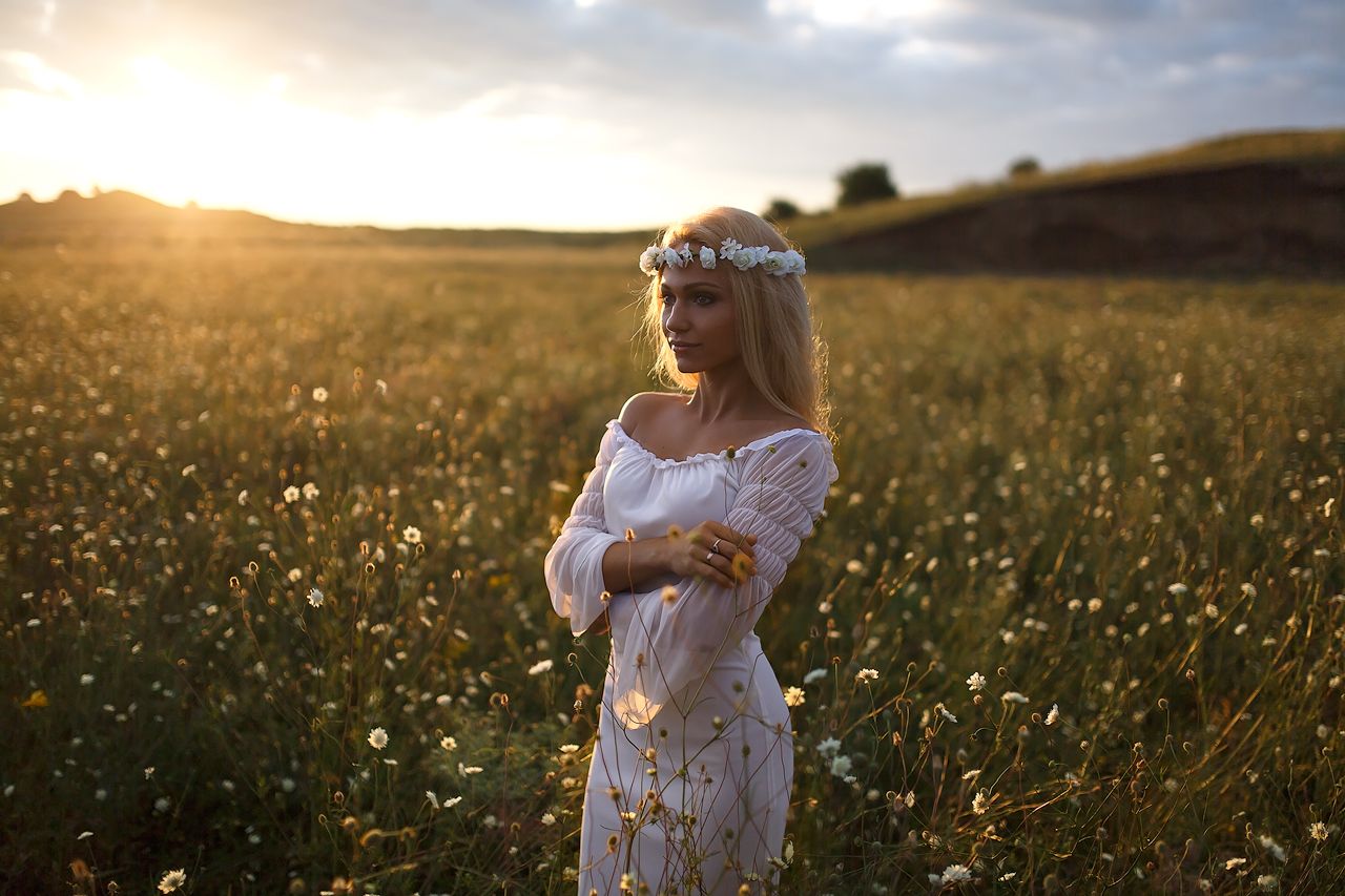 Girls in Slavic costumes in Suwon