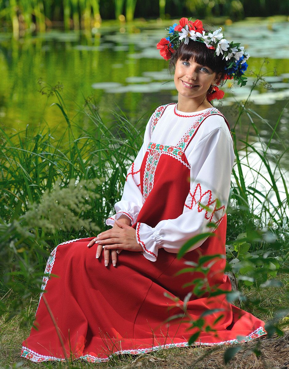 Beautiful girl Girls in Slavic costumes in Suwon