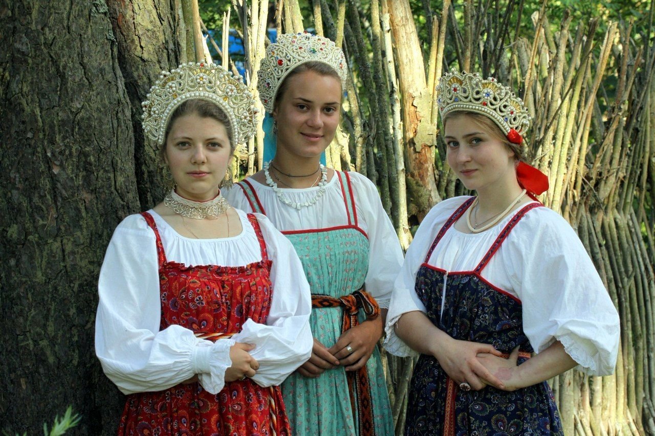 Sexy model Girls in Slavic costumes in Suwon