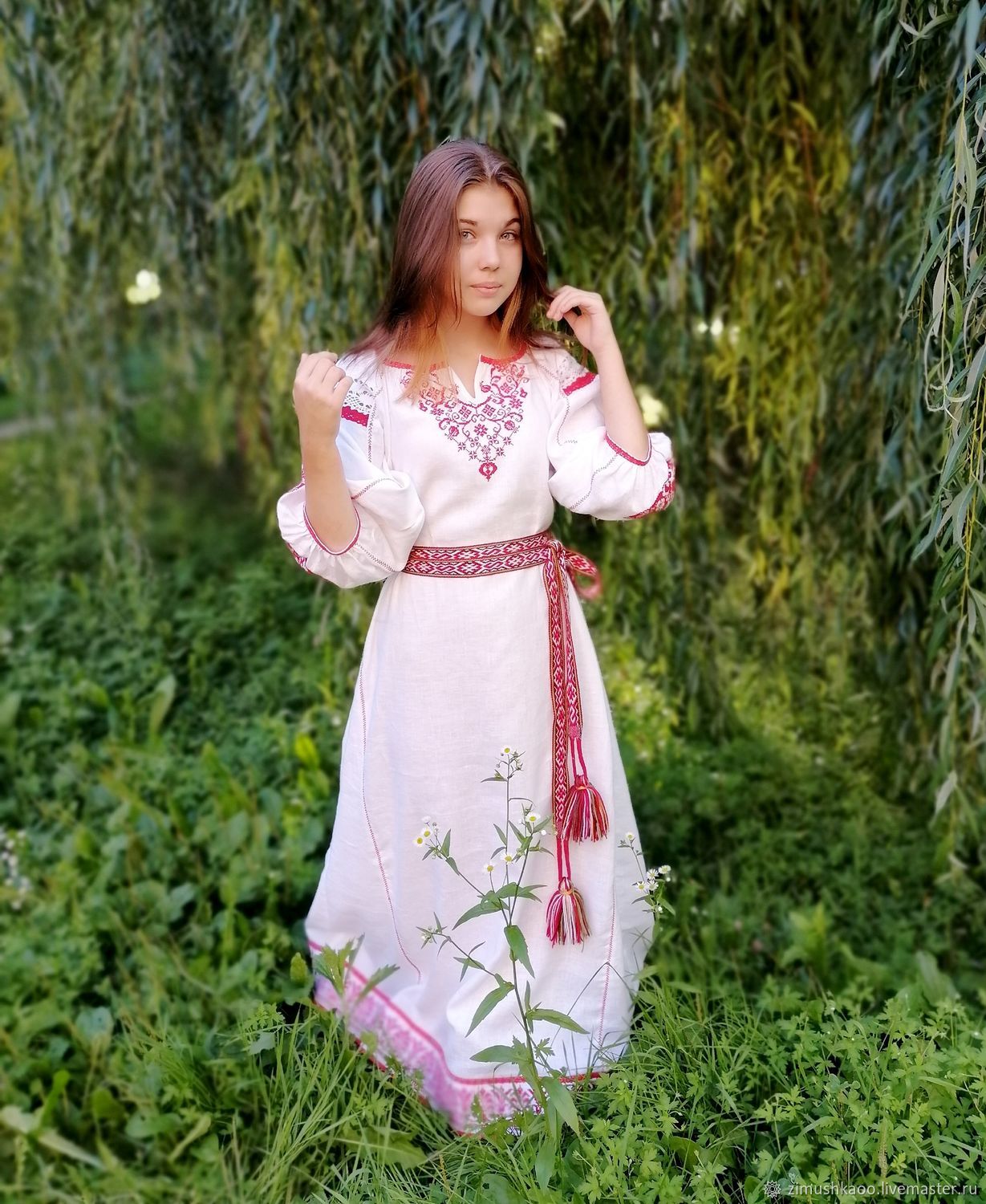 Girl Girls in Slavic costumes in Suwon